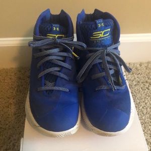 Boys UA Steph Curry shoes